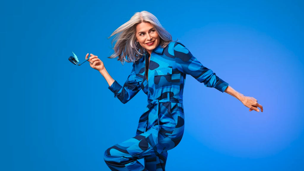 enercity – Kampagnenvideo mit Frau auf blauem Hintergrund